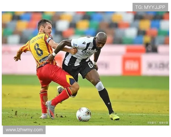 唐迪拉与国民队的激烈对决展现足球魅力与团队精神的完美结合 唐迪拉与国民队的激烈对决展现足球魅力与团队精神的完美结合