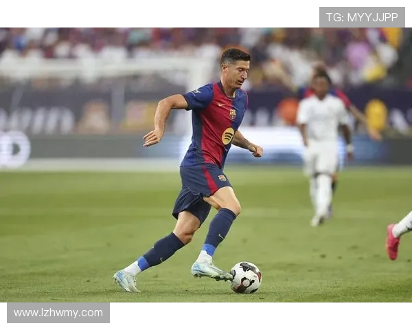 莱万欧冠表现惊艳10场打入12球射手榜领跑金靴稳了